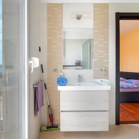 Top Class Seaview Apartment ˝Ornela˝ *